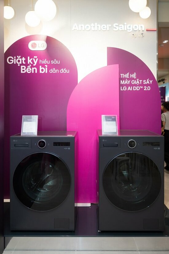 LG Event 12.06 (4) - 1K JPEG.jpg