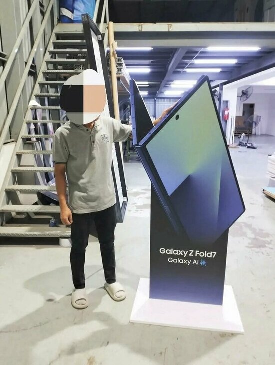 galaxy-z-fold-7-marketing-stand-3-1749860340134-17498603402731174886161-1749863086476-17498630...jpg galaxy-z-fold-7-marketing-stand-3-1749860340134-17498603402731174886161-1749863086476-17498630...jpg