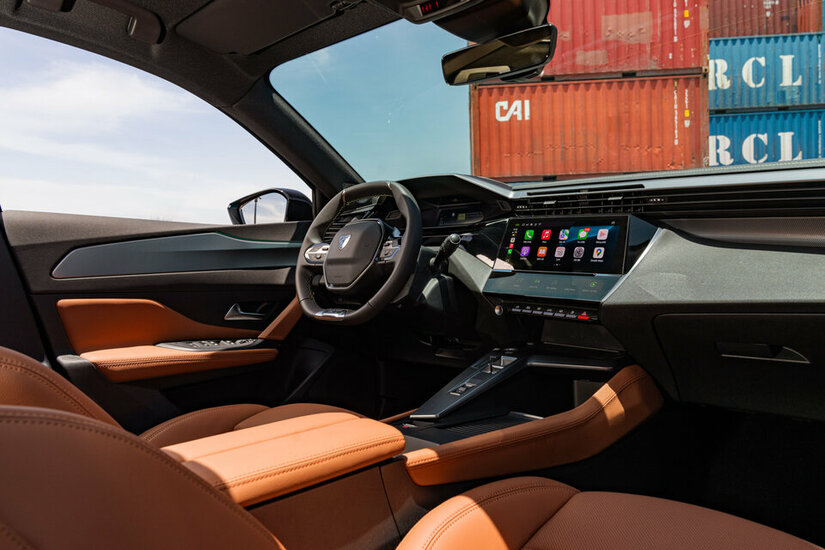 Khoang lái New Peugeot i-Cockpit(1).jpg