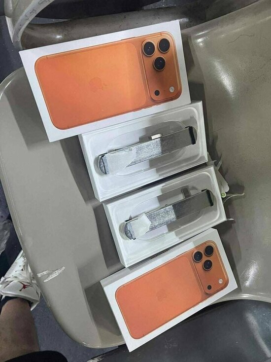 Đặt oder xách tay 2 chiếc ip17 hết 70 triệu nhận được 2 cái cờ lê