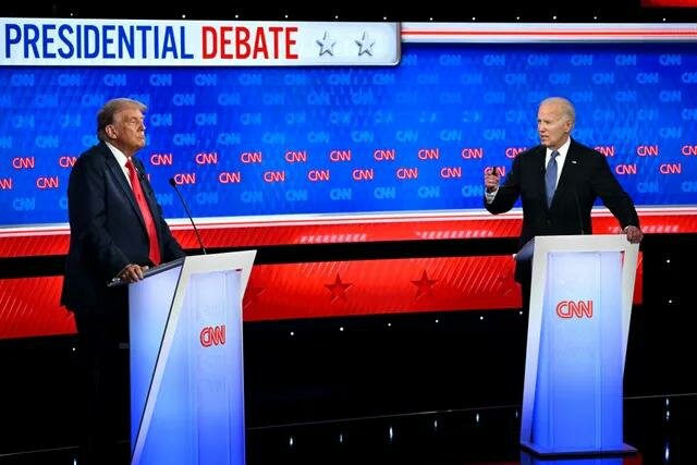 afp-20240628-34zm48a-v1-highres-presidentjoebidenanddonaldtrumpholdpresidential-55459599935015...jpg