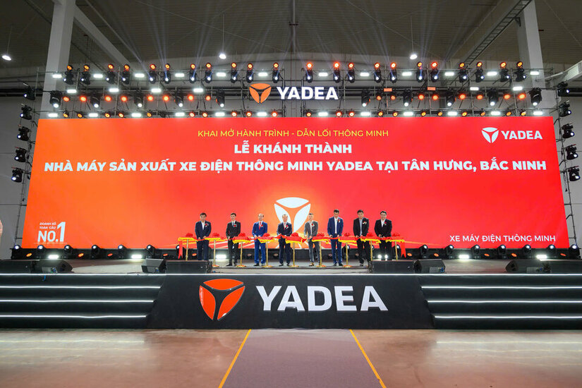 Đại biểu cắt băng khánh thành Nhà máy.jpg