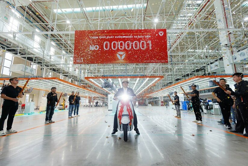 Xuất xưởng chiếc xe đầu tiên từ Nhà máy Bắc Ninh.jpg